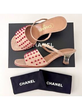 CHANEL || Vintage‎ Y2K Tan Suede Red Embellished Mule Lucite Kitten Heel Sandal